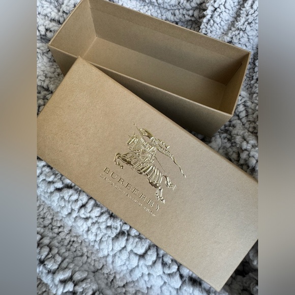 Burberry Sunglasses B4199 - Picture 8 of 12